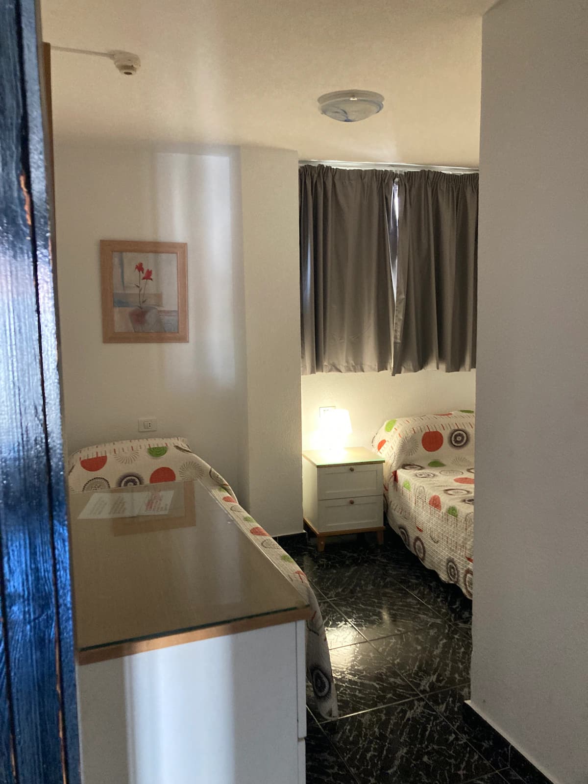 Spacious 2-Bedroom Apartment with Pool - Photo 5